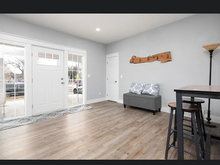 802 N 32nd St — Photo 10