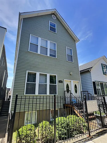1723 W Altgeld St #2R Photo 1