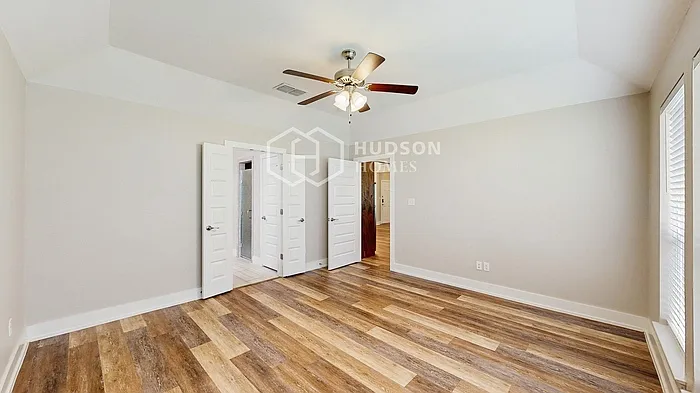 318 E Lake St — Photo 12