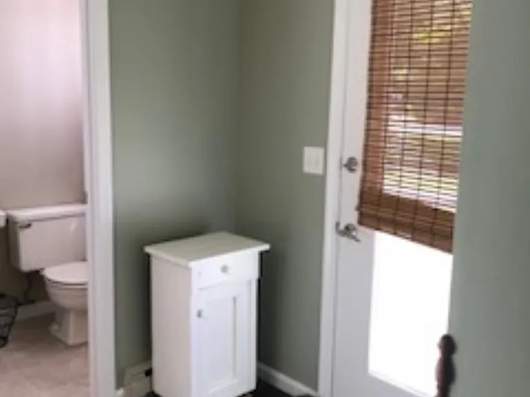 Entrance foyer area with closet