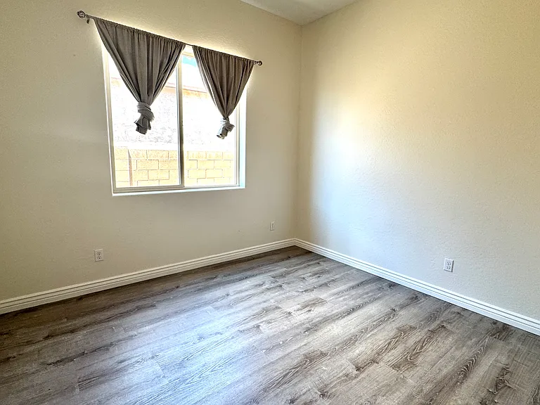 6049 E Greer Ln — Photo 4