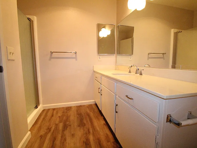 936 Belmont Ave — Photo 47