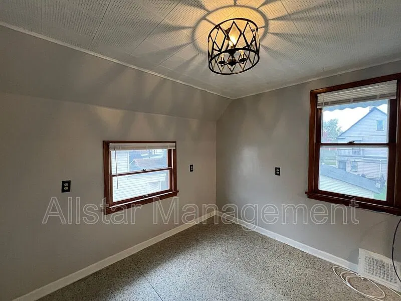 2 bed, 1.0 bath, 720 sqft, $825 — Photo 2