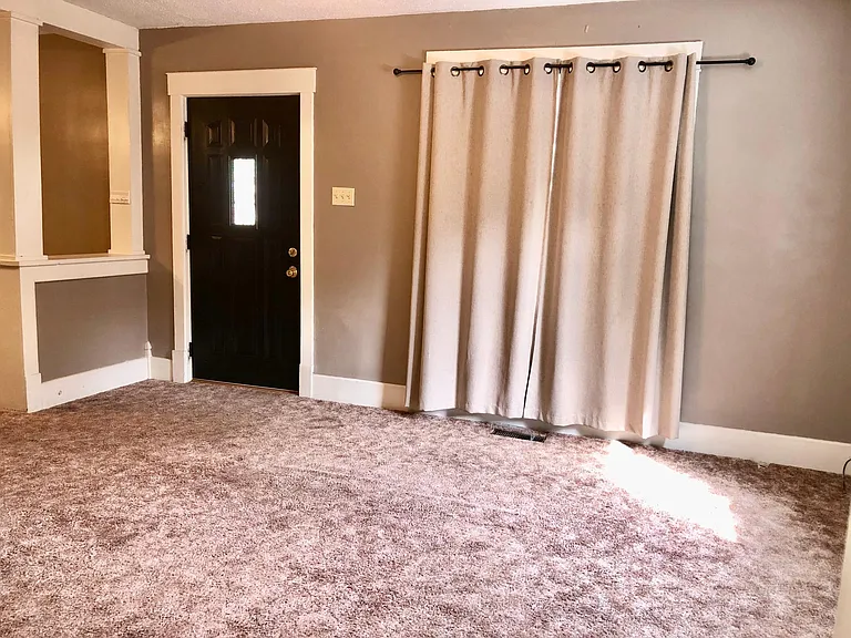 208 S Whites Ave — Photo 6