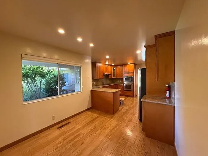 75 Stuart Ct — Photo 16