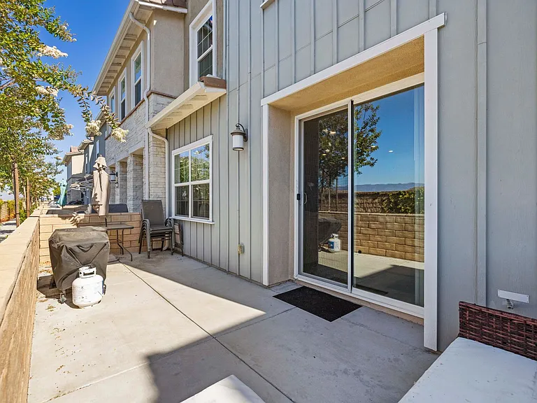 22760 Harmony Dr — Photo 35