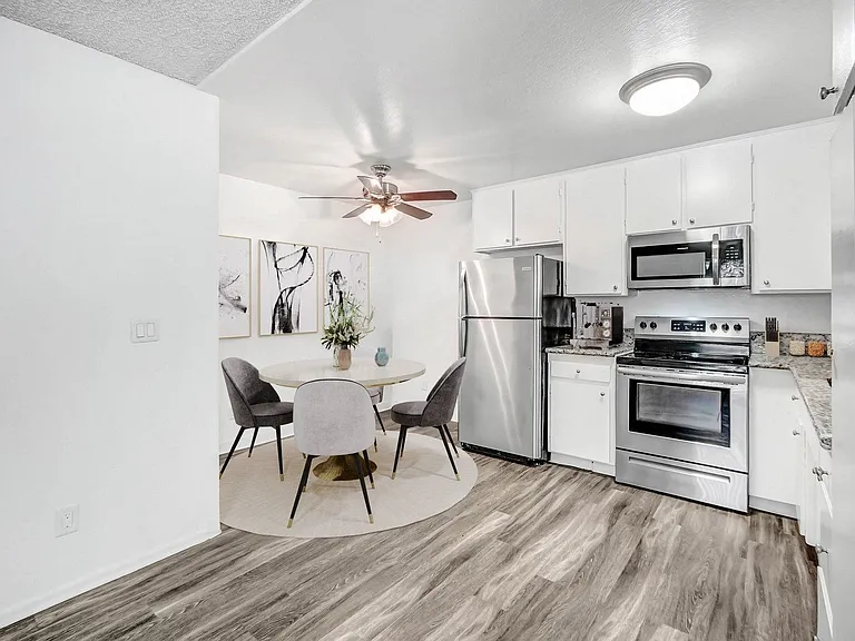 Gilmore Apartments - Van Nuys — Photo 65