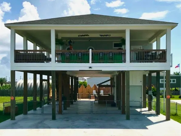 952 Sandollar St, Crystal Beach, TX 77650