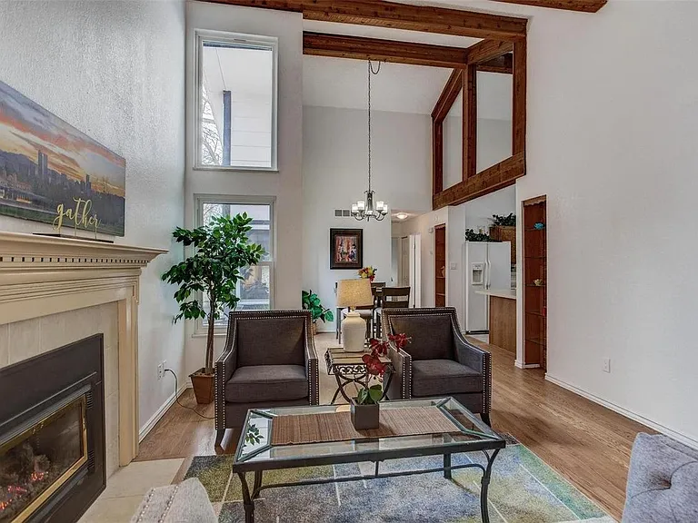 11761 Lincoln St — Photo 5