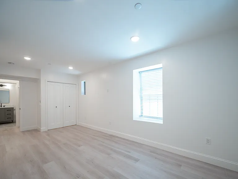 126 Adelaide Ave #B02 — Photo 8