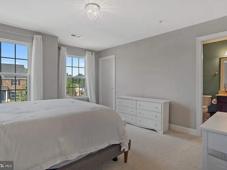 14202 Bentley Park Dr — Photo 32