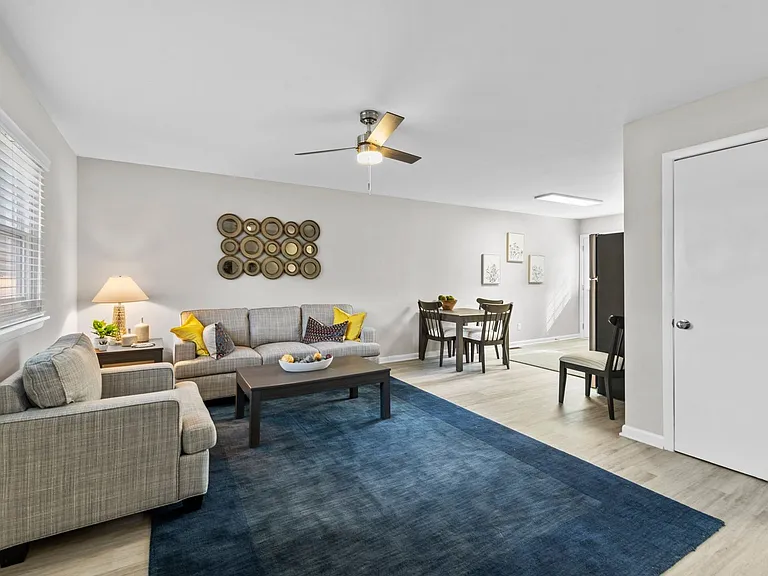 Longview Village Apartments — Photo 31