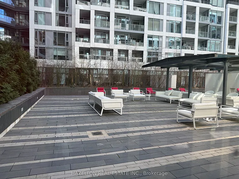 576 Front St W #201-E — Photo 28
