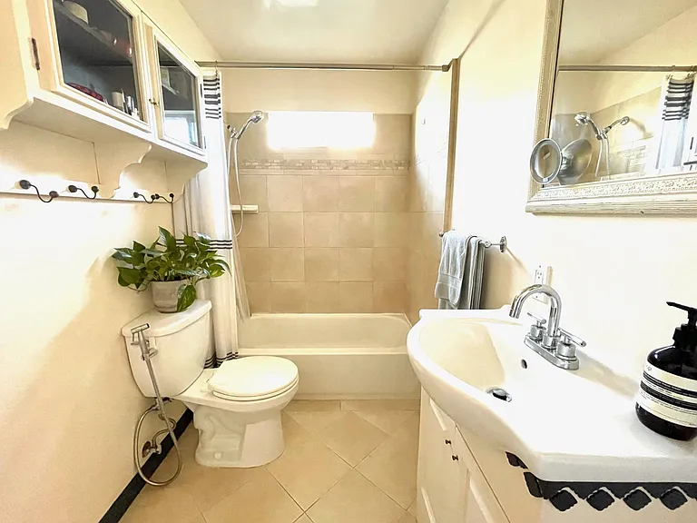 en suite primary bath