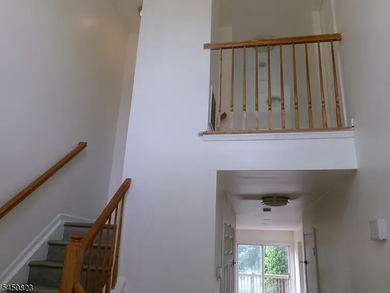 31 Victoria Dr — Photo 5