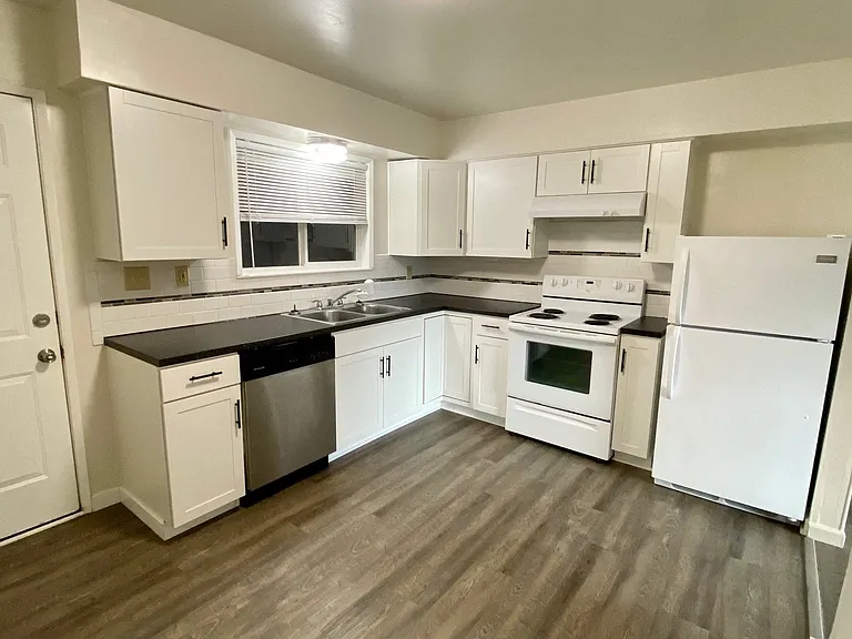 114 Beacon Hill Dr — Photo 17