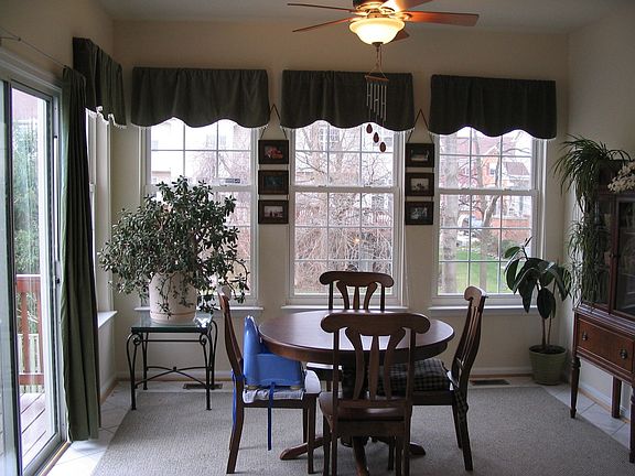 sunroom off kitchen,deck access