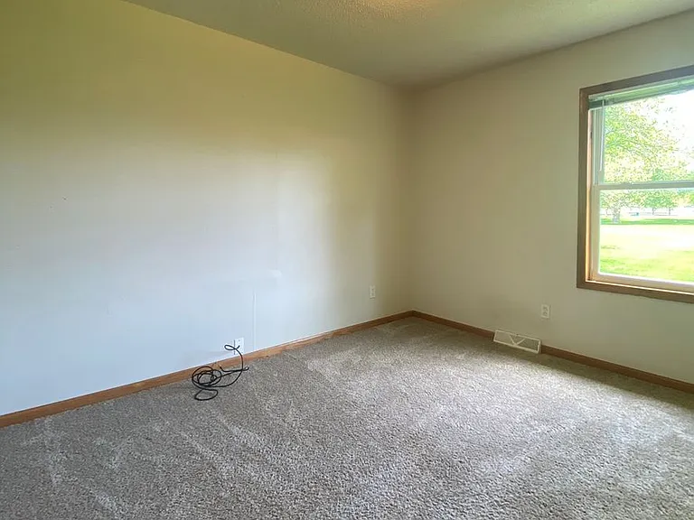 470 N Front St — Photo 8