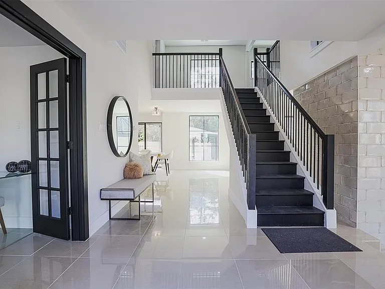 5614 Indian Cir — Photo 3