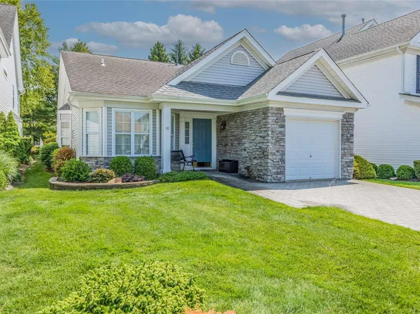 10 Alexandra Drive #10, Middle Island, NY 11953