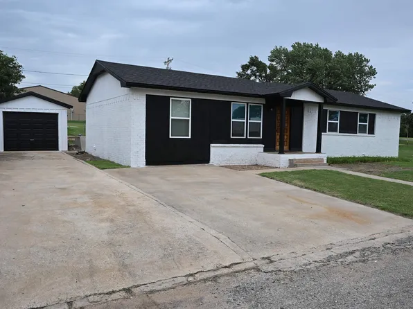109 E 2nd St, Vici, OK 73859