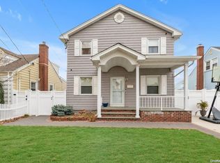 210 Lincoln Rd, Franklin Square, NY 11010