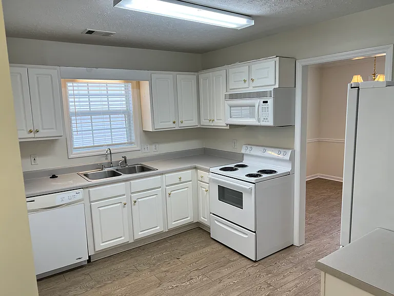 2153 Franklin St — Photo 4