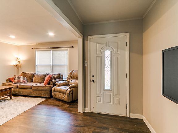 4th image of 5366 S Hudson Pl