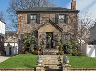 56-07 212th St, Flushing, NY 11364