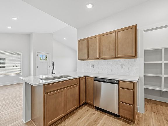 4th image of 5420 W Rolly St Unit 200