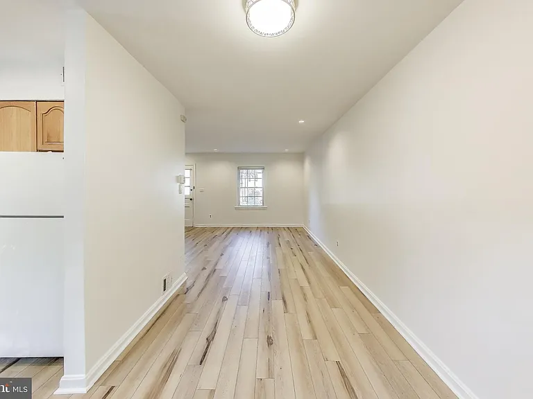 1716 E West Hwy #1716 — Photo 9