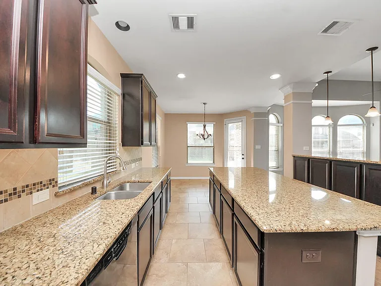 9427 Sapphire Bay Ln — Photo 15