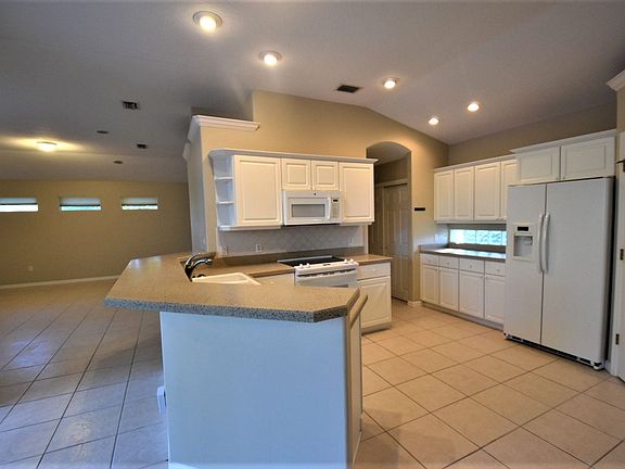 4th image of 603 Gina Ln
