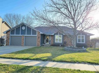 2134 SW Pondview Dr, Topeka, KS 66614