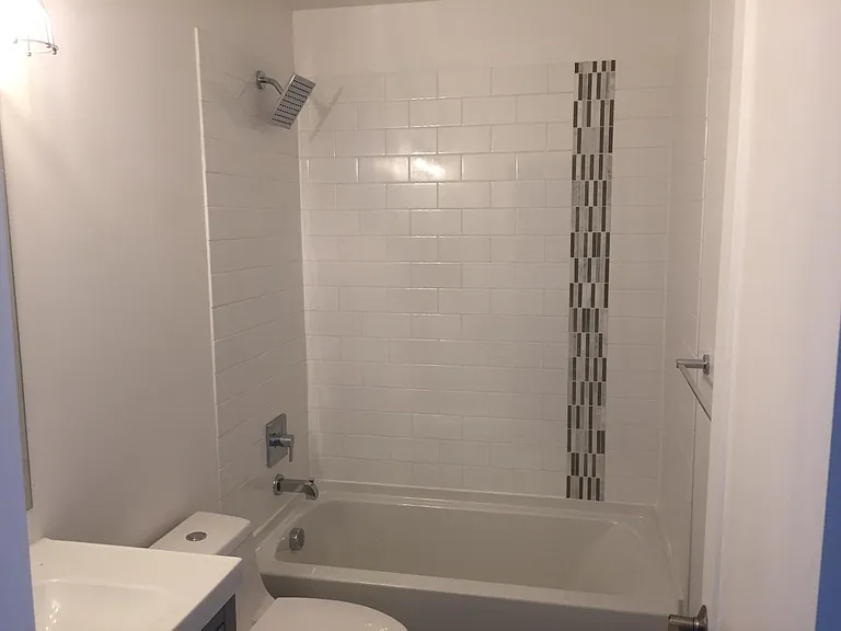 2nd bath w/ tub