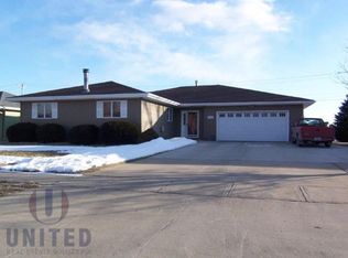 125 Golden Dr, Sergeant Bluff, IA 51054