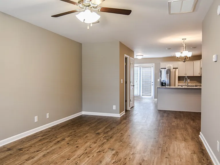 259 Alexander Blvd — Photo 4