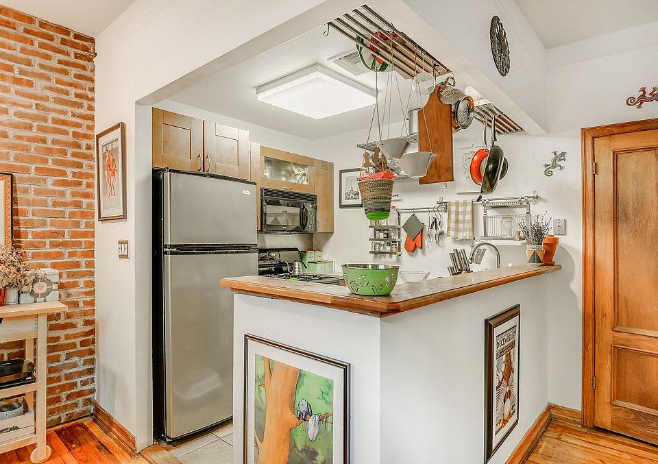 2nd image of 375 Lincoln Pl APT 1A