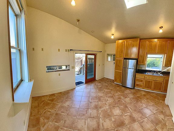 2nd image of 635 Flynn Ave