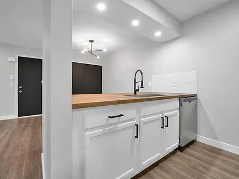 Legacy at Shoreline Apartments — Photo 26