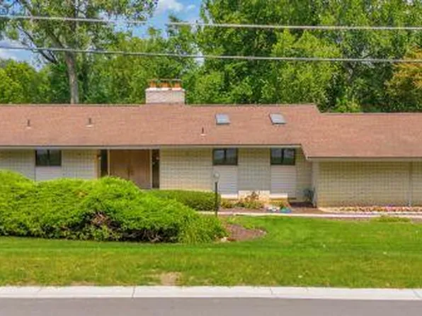 33420 Quaker Valley Rd, Farmington Hills, MI 48331