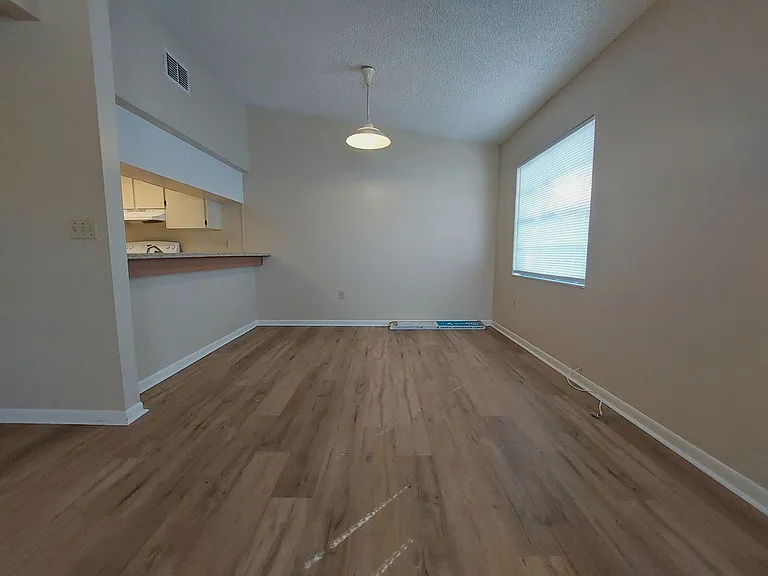 1906 Crystal Grove Dr — Photo 5