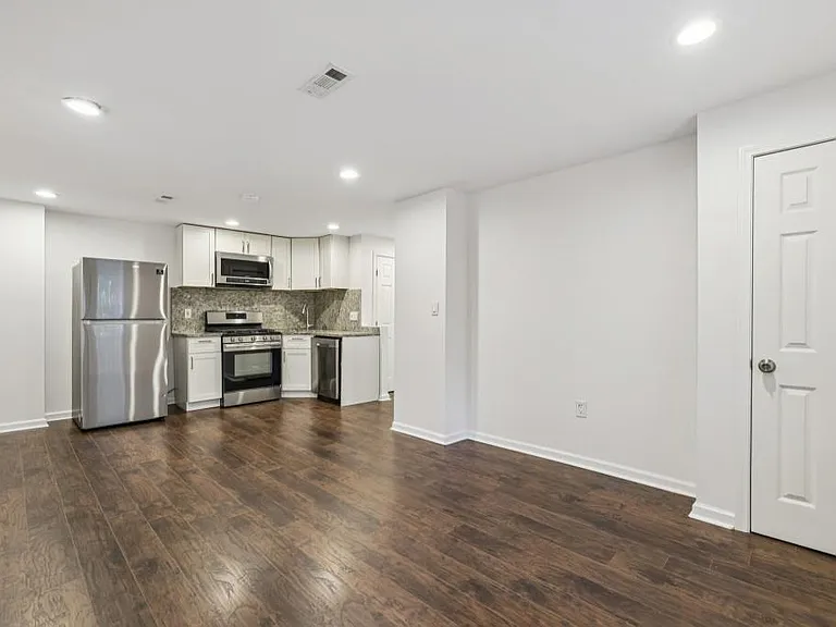 2056A Abby Ln NE — Photo 5