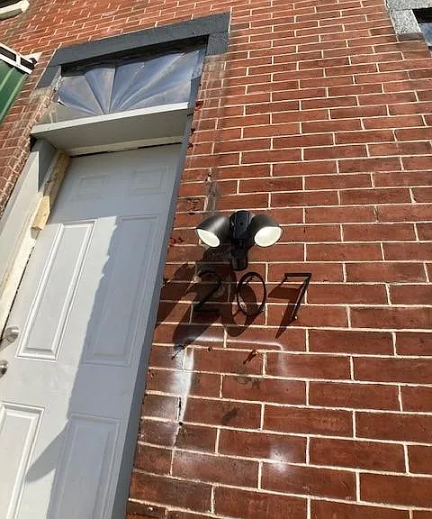 207 E Cambria St — Photo 3