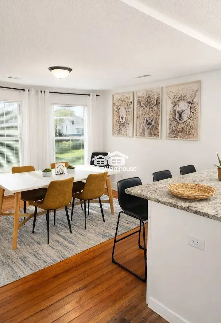 Two Bedroom Furnished — Photo 4