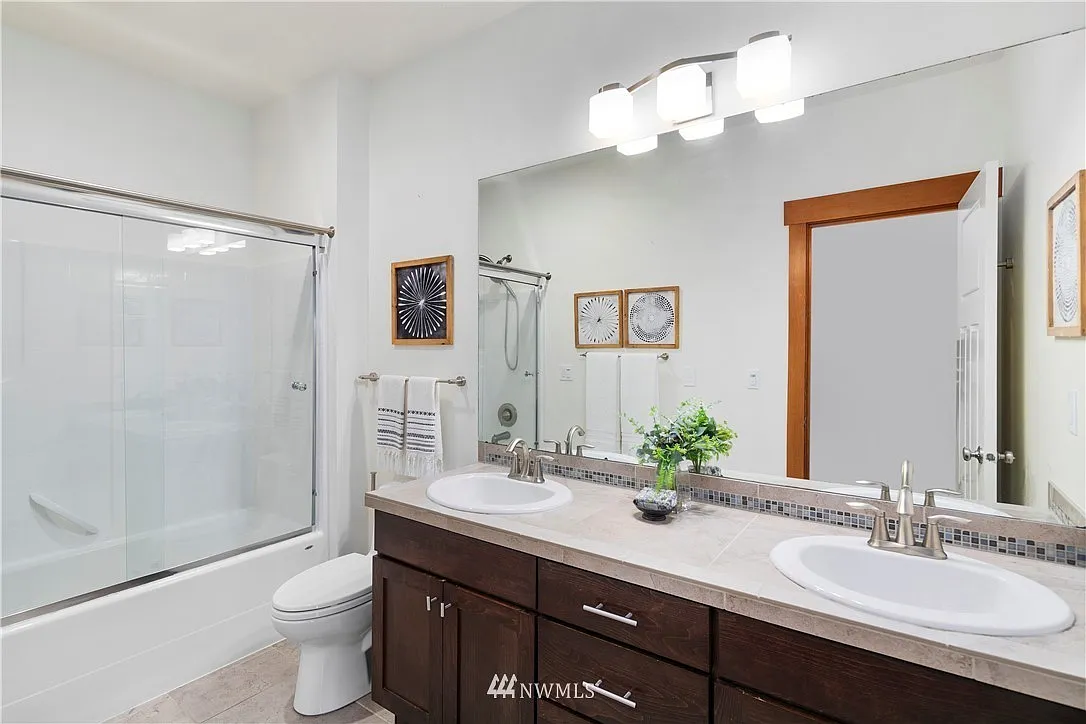 4 bed, 2700 sqft, $1,150 — Photo 2
