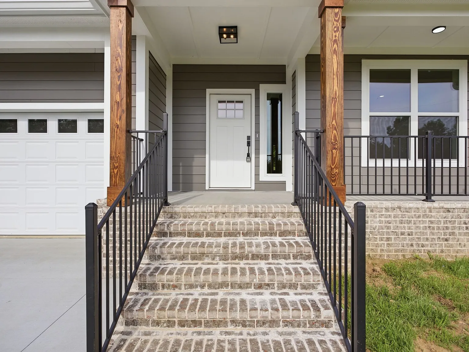 4 bed, 2.5 bath, 3857 sqft, $3,400 — Photo 4
