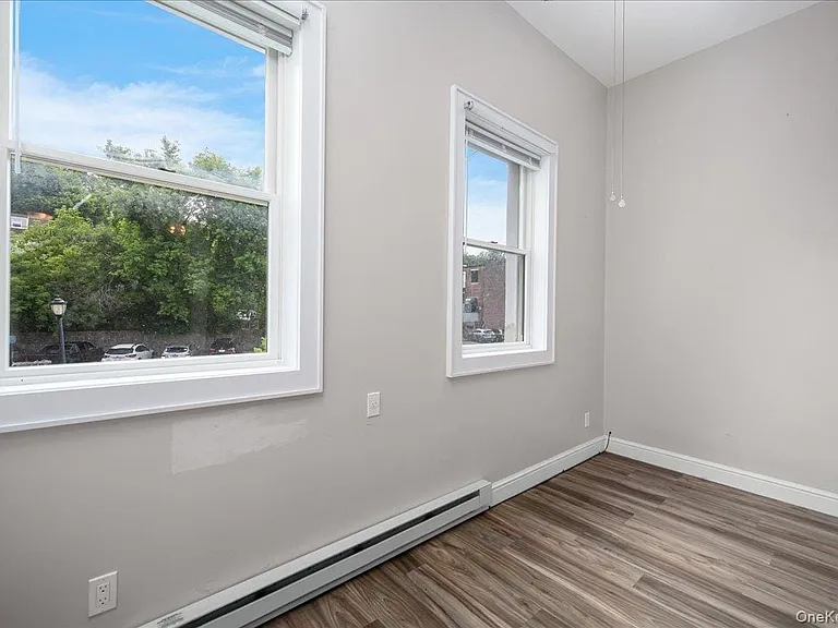 548 Warburton Ave #2R — Photo 9