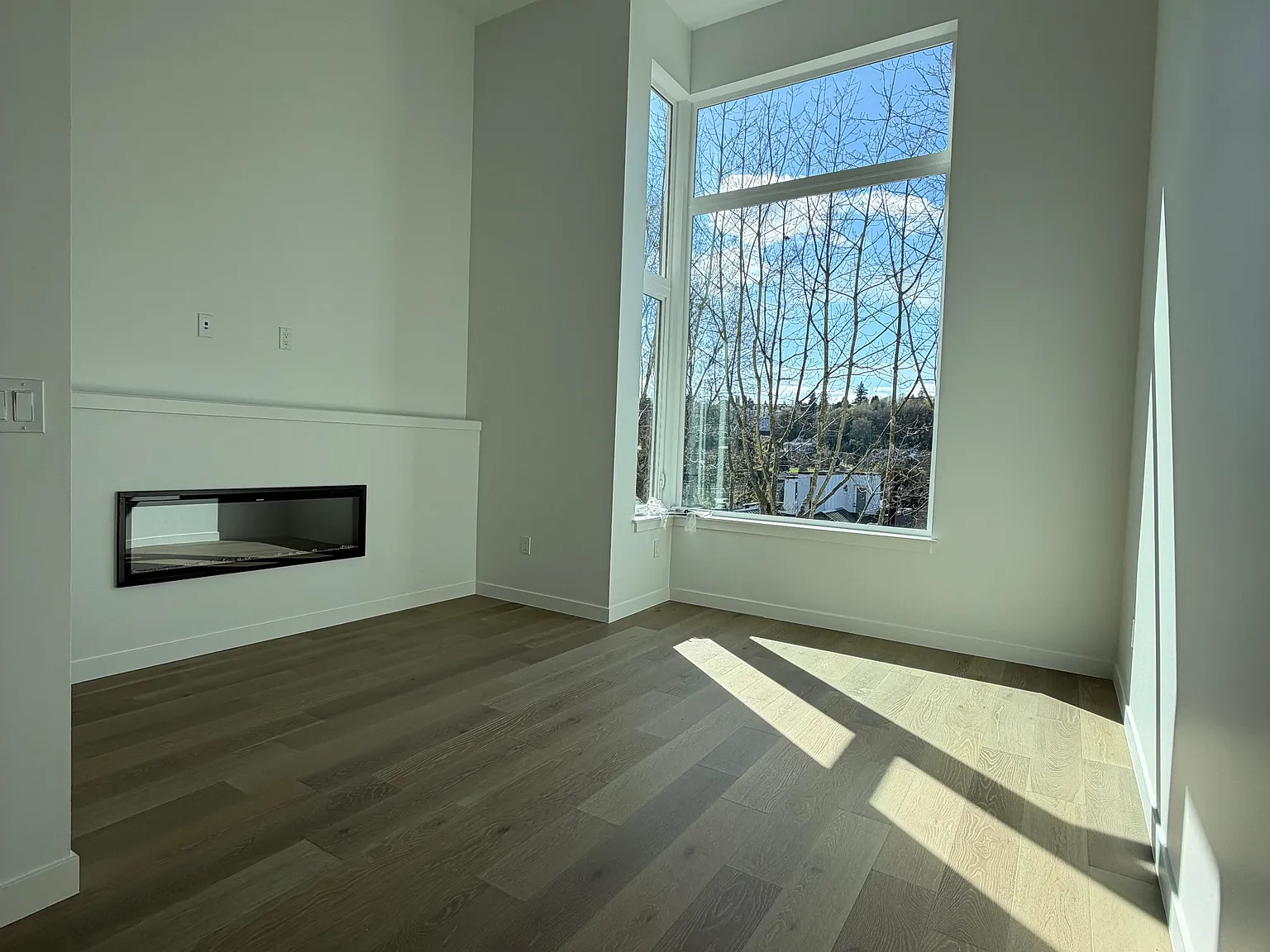 3 bed, 1361 sqft, $3,900 — Photo 3