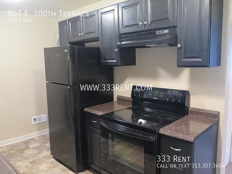 807 E 100th Ter — Photo 5